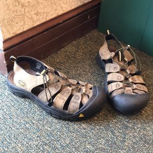 Men’s Leather Keen Newport Sandals in Bison